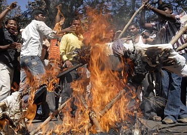 Pro-Telangana protesters shout slogans and burn an effigy of ruling Congress party-led government in Hyderabad