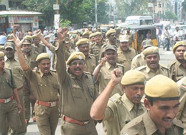 Hundreds of state forest range officers took out a rally in Hyderabad in support of the Telangana cause on Tuesday