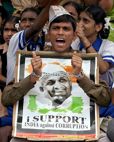 Supporters of Anna Hazare protest for a stronger Lokpal Bill in Hyderabad