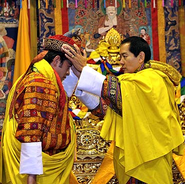Bhutan's fourth King Jigme Singye Wangchuck crowns his son Jigme Khesar Namgyel Wangchuck as the fifth King of Bhutan