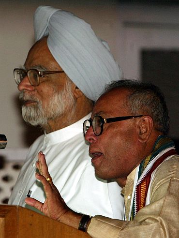 PM Manmohan Singh with Finance Minister Pranab Mukherjee