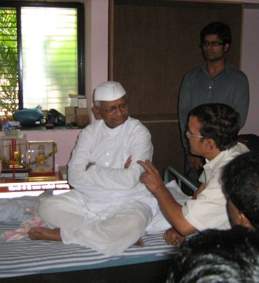 The Manipuri delegation with Anna Hazare