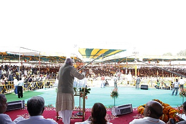 Advani speaks at a rally in Bhopal