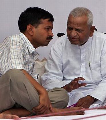 Anna Hazare with close aide Arvind Kejriwal