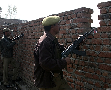 Security beefed up in Srinagar after Tuesday's blasts
