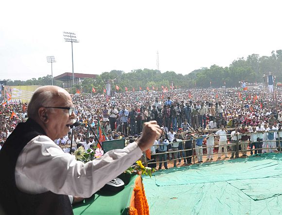 Advani kicks tainted leaders off stage; K'taka BJP miffed