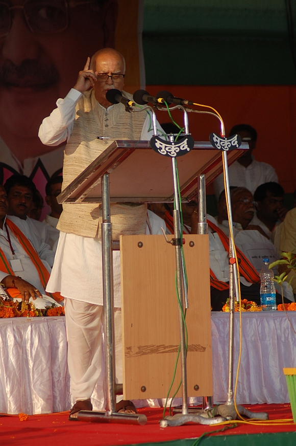 Advani addresses crowds during his yatra