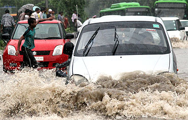 After blast & quake, heavy rains hit Delhi