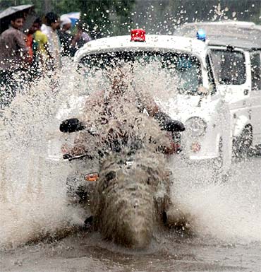 After blast & quake, heavy rains hit Delhi