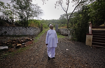 Hazare inspects a school building under-construction in the Ralegan Siddhi