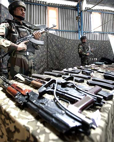Indian soldiers with weapons seized from LeT terrorists in Kashmir