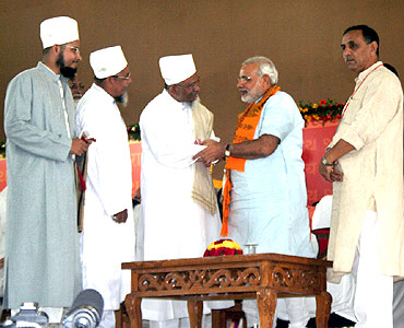 Gujarat CM Narendra Modi with Muslim leaders at the venue of his Sadbhavana fast