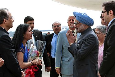 PM Singh and wife Gursharan Kaur greeted by Indian officials at New York