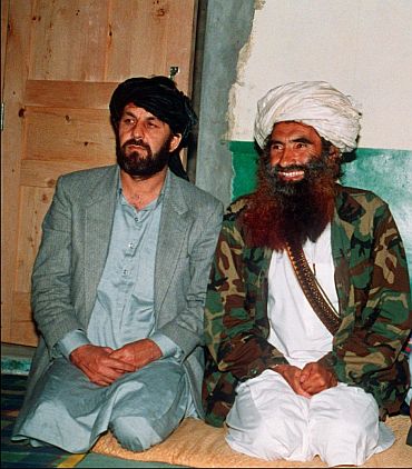 Jalaluddin Haqqani (right)