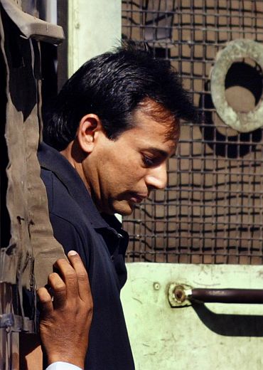 Abu Salem steps out of police van outside a court in Mumbai