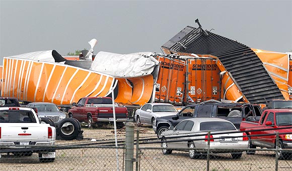 Powerful tornadoes rip through Texas