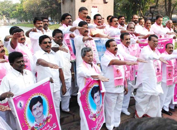 TRS MLAs in Hyderabad pay tribute to a Telangana activist who committed suicide to press for a separate state.