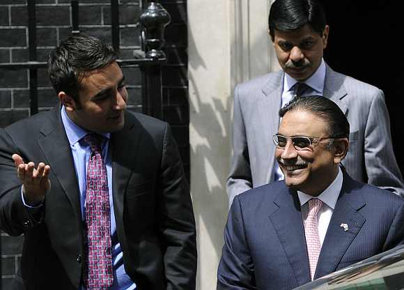 Pakistan President Asif Ali Zardari at the Ajmer dargah with his son Bilawal