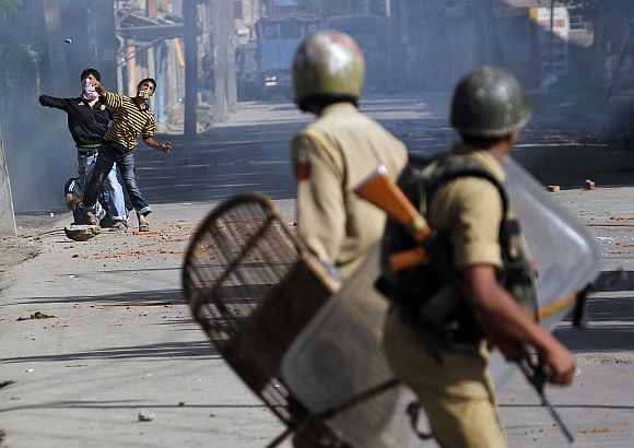 File image of Kashmiri protesters throwing stones at police during a clash in Srinagar