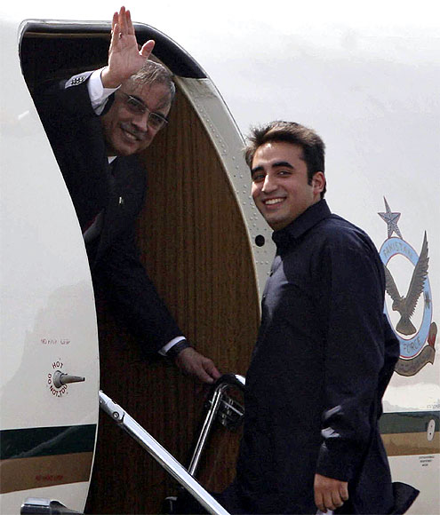 Pakistan's President Asif Ali Zardari with his son Bilawal Bhutto at the Jaipur airport