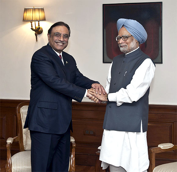Prime Minister Manmohan Singh with Zardari in Delhi