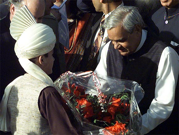 A Pakistani boy presents a bouquet to then Prime Minister Atal Bihari Vajpayee at Wagah border near Lahore