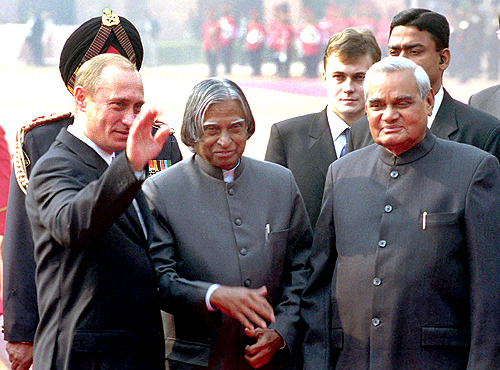 Russian  President  Vladimir Putin with President A P J Abdul Kalam and Prime Minister Atal Bihari Vajpayee at Rashtrapati Bhavan in New Delhi, December 4, 2002