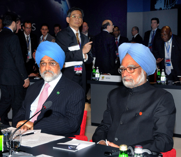 The blue-turbaned economists, Dr Manmohan Singh with Montek Singh Ahluwalia