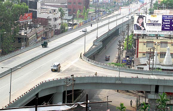 Roads in Guwahati remained deserted due to the bandh call