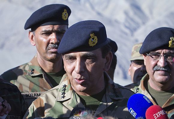 Pakistan's Army Chief General Kayani speaks to the media in Skardu after visiting the site of an avalanche in Gayari camp near the Siachen glacier