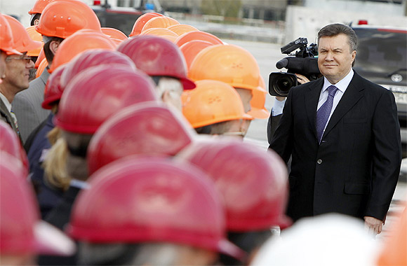 Ukraine's President Viktor Yanukovich speaks with workers during a ground-breaking ceremony for a new containment shelter to be built at the site of the Chernobyl nuclear plant near Chernobyl city