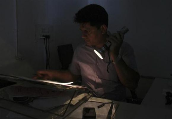 20 hours after blackout, all 3 power grids restored