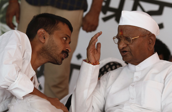 Hazare speaks to Arvind Kejriwal during their hunger strike in New Delhi