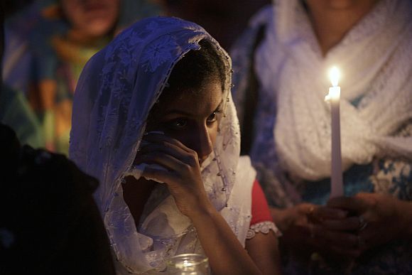 Hundreds mourn Sikh shooting victims