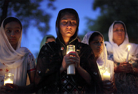 Mourners attend a candlelight vigil at the Sikh temple in Brookfield, Wisconsin