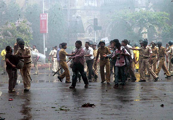 2 killed as protest turns violent in Mumbai