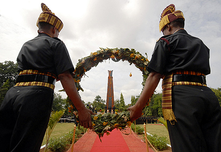 Soldiers pay homage on Kargil Victory Day in Hyderabad