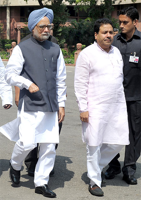 Rajiv Shukla (right) with Prime Minister Manmohan Singh