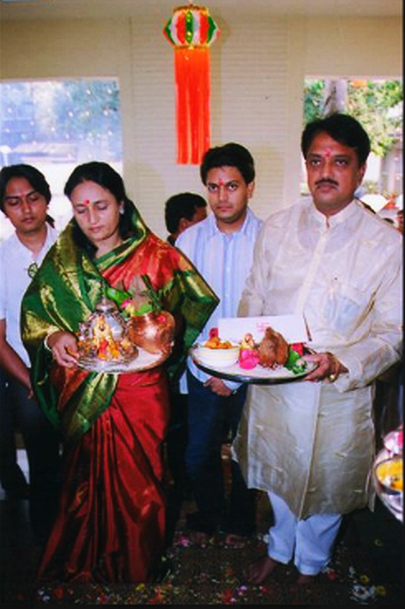 Vilasrao Deshmukh with wife Vaishali Deshmukh