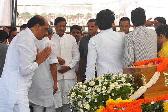 Maharashtra Congress president Manikrao Thakre at the funeral