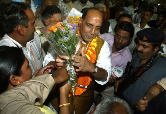 Rajnath Singh greeted by party workers in Mumbai