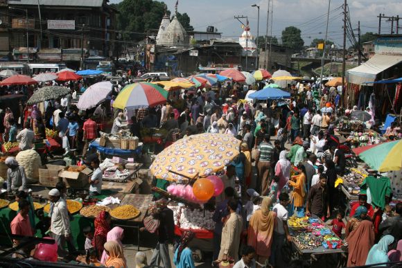 Srinagar markets in full bloom ahead of Eidul-Fitr festivities