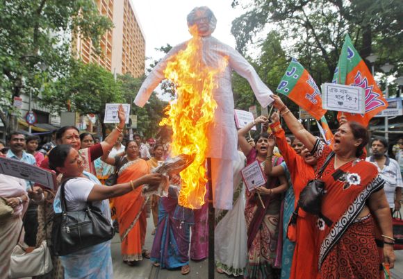 BJP activists burn an effigy of PM Singh during an anti-fuel price hike protest in Kolkata
