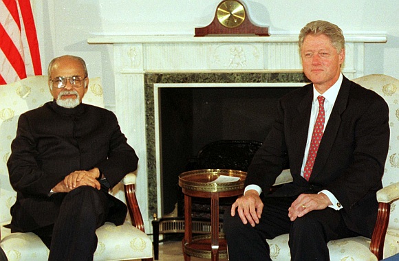 Former United States President Bill Clinton poses for photographers former Prime Minister Inder Kumar Gujral at the outset of their meeting during the 52nd session of the United Nations General Assembly in New York. Picture taken on September 22, 1997