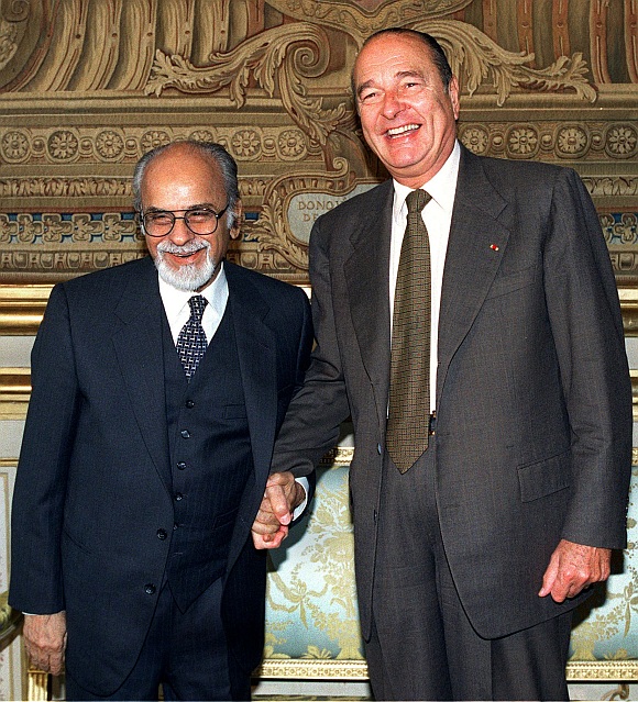 Former French President Jacques Chirac shakes hand with then Foreign Affairs Commission president Inder Kumar Gujral