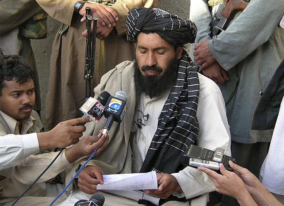 Mullah Nazir of the Wazir tribe reads his statement during a news conference in Wana