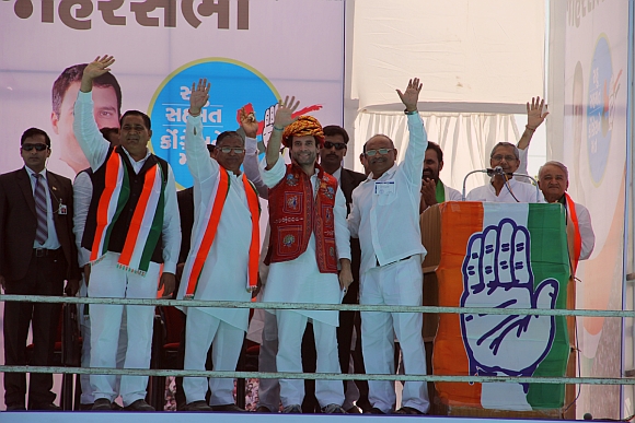 Rahul Gandhi with other Congress leaders at Amreli