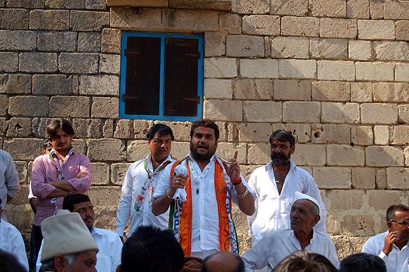 Jadeja addresses villagers in Kutiyana