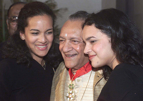 Pandit Ravi Shankar with Anoushka Shankar, left, and Norah Jones