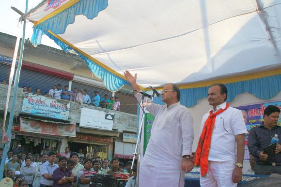 Jaitley addresses rally at Kapadvanj. Seen beside him is BJP's candidate Kanubhai Dabhi